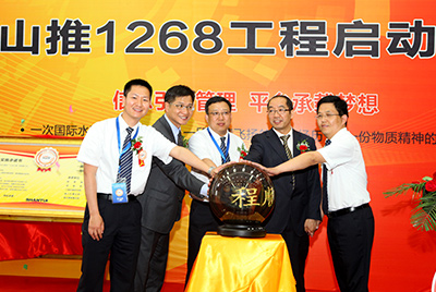 2011年山推信息化建設(shè)有三件大事：ERP、PDM、呼叫中心，其中ERP為核心，PDM是基礎(chǔ)，呼叫中心為方式之一。